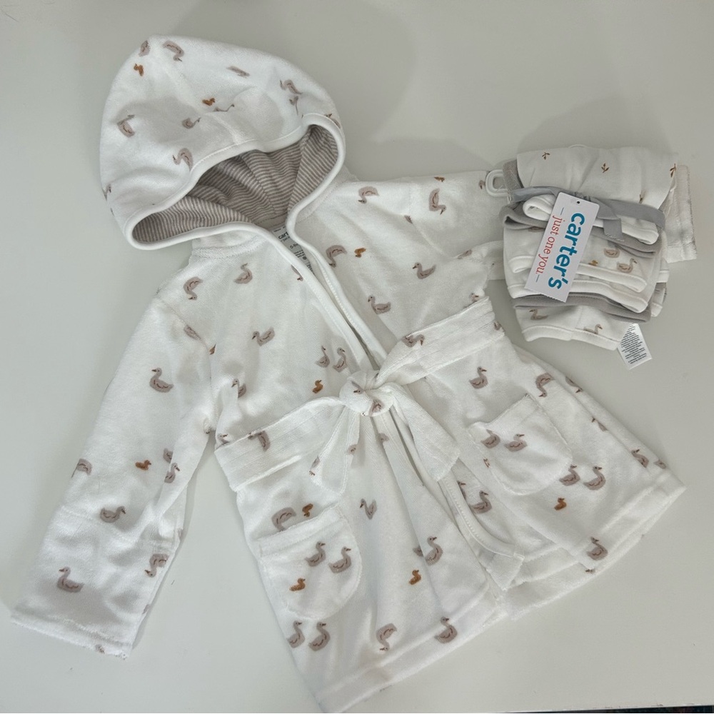 Carter’s Baby Bathrobe 0–9M + NWT Washcloth Set (6pc) Hooded Spa Set Baby Ducks